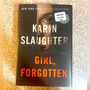 🆕Brand new Girl Forgotten by Karin Slaughter book